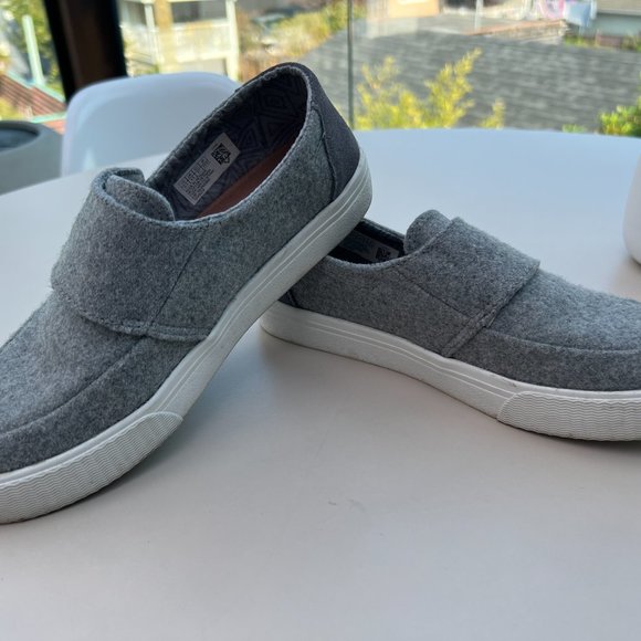 SOLD | TOMS Altair Slip on Shoes - Size 6.5 - Picture 4 of 12